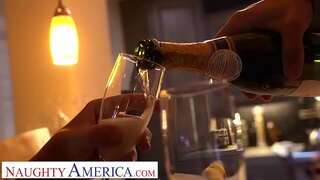 Naughty America - Gracie Glam bekommt alle gekleidet vor Reiten Hahn