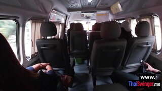 Миниатюрную թայերեն գեղեցկուհու трахают է բարակ նշան