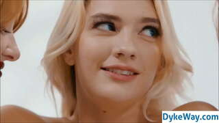 лесбийские поцелуи һәм секс