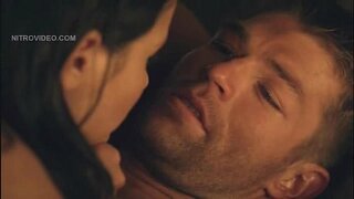 Катрина Лове нуде и дерущаяся са чланом