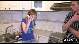 Shumë adoleshentë hotty qëndron për t&#039;u dukur modës