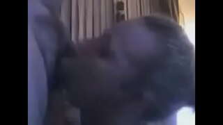 Horny 30 bliain d &#039; aois fionn sucks agus deepthroats.