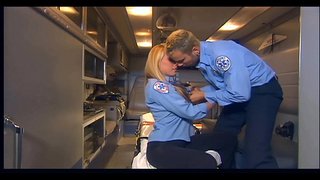 Busty ဆံပင်ရွှေရောင်ဂရုနက်ရောင်အတွက်ပေါင်အမြင့်စြပ္မ်ား