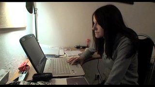 Že babe sa šíri nohy dokorán