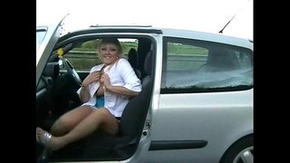 Busty Аматерски Geordie Трепка во Јавноста