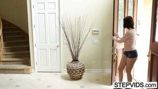 Kinakapatid na lalaki, bakla Maya Kendrick