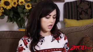 Δελεαστική η Τζούλια Ανν και Whitney Λευκό χειρισμό από ένα μεγάλο κρουνός