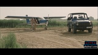 ���េស្ប៉ា MILF ទារកសត្វរុយជាមួយនឹងយន្តហោះមួយនិង fucks