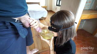 Nuntius Deepthroat Gagging enim Servus Puella - Bibit, pateram pee!