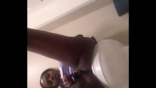 Sleifio i ffwrdd i gael cnau yn y gwaith