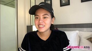 Fille thaïlandaise garnitures de castor et obtient creampied