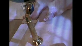 Horny લેસ્બિયન્સ વાહિયાત હોટ ટબ