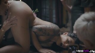 ���ीना आनन्द भइरहेको खुसी द्वारा Reagan