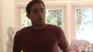 MILF-Feeds Hendes Fisse Til Stepnephew