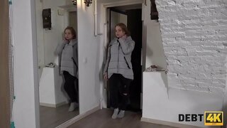 Долг4 հազար Երեխան չի կարող վճարել պարտքը մեծ ծիծիկներ, ուստի կոլեկցիոներ խիստ трахнул նրա