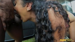 Teksi palsu India Marina Maya BBC pertama kali porno dalam teksi