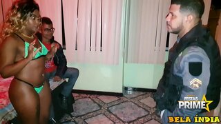 Cuckold ดูฉันให้เพื่อนตำรวจในด้านหน้าของเขา