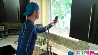 Latina stepsister ni nzuri jogoo sucker na mimi busted yake kufanya hivyo