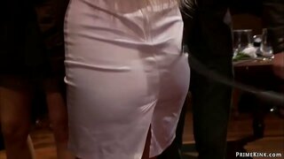 ���ोनेरी शिक्षिका Lorelei ली आणते गरम विशाल स्तन सोनेरी केस व गोरी त्वचा गुलाम Riley इव्हान्स येथे सार्वजनिक पार्टी करते आणि तिच्या भ्रष्टाचारी टेबल कुत्र्यासारखा सामूहिक चोदन fucked