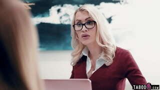 У падчериц-яшүсмерләр кертте, кайбер проблемалар белән эшләү, үз милф-боссом