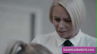 ���ेखो शोख हसीना मिल्फ़ चूत से पिचकारी गहरी गधा और बिल्ली छूत के लिए लंबे समय तक चलने में जाओ